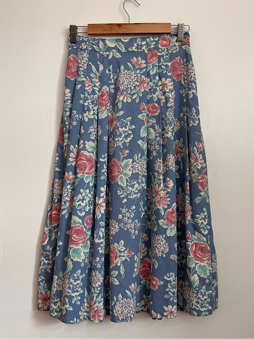 CHERYL TIEGS VINTAGE POWDER BLUE FLORAL PLEATED MIDI SKIRT Size 24